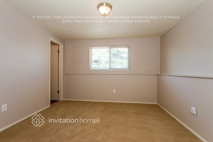 Building Photo - 15871 E Linvale Ave