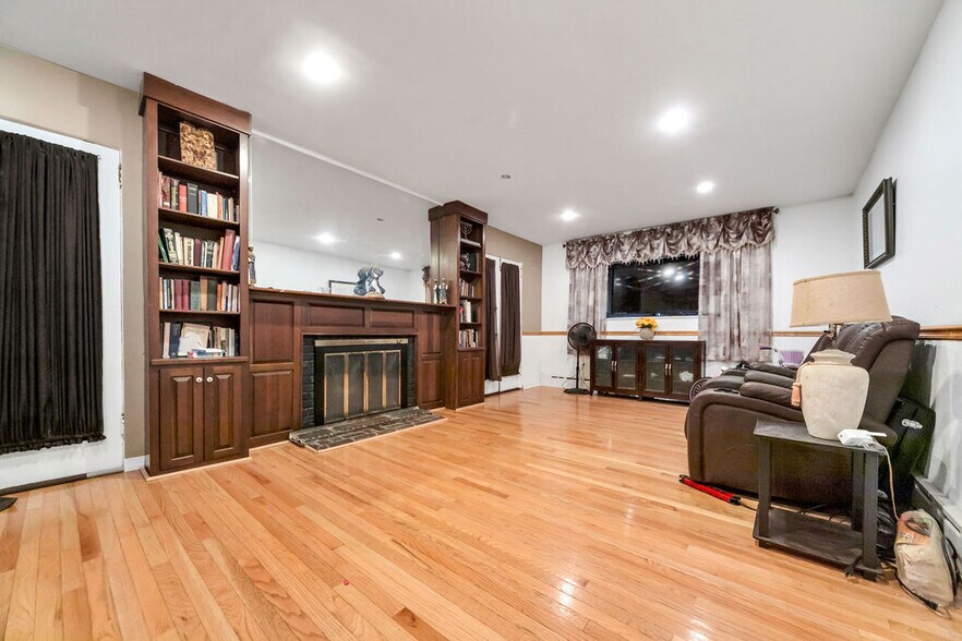 Building Photo - 817 Ashbourne Rd