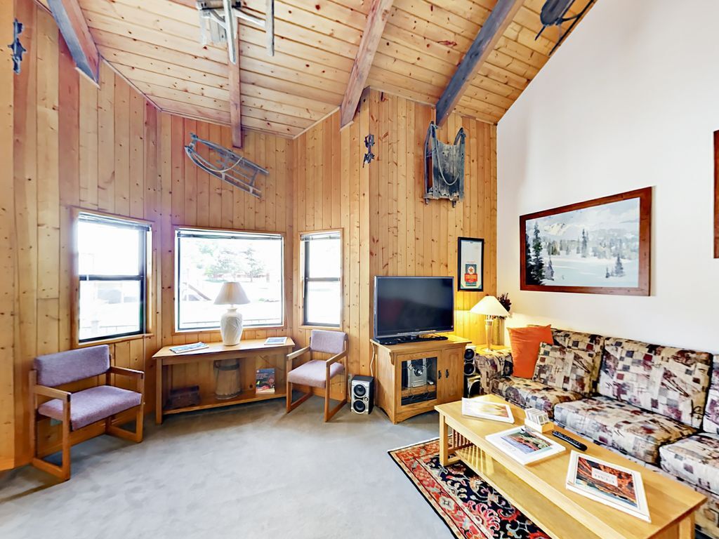 Building Photo - 8014 S Sunnyoak Cir