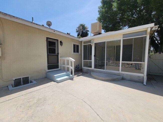 Building Photo - 7118 Irondale Ave