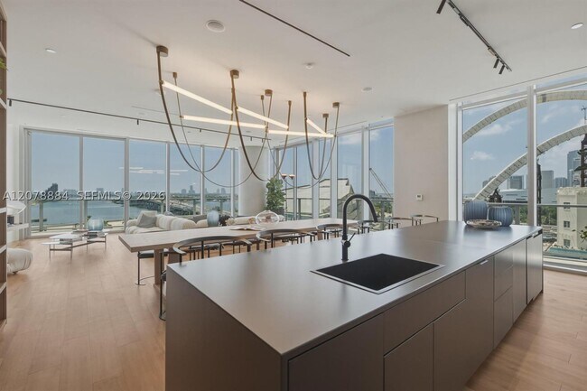 Building Photo - 1400 Biscayne Blvd