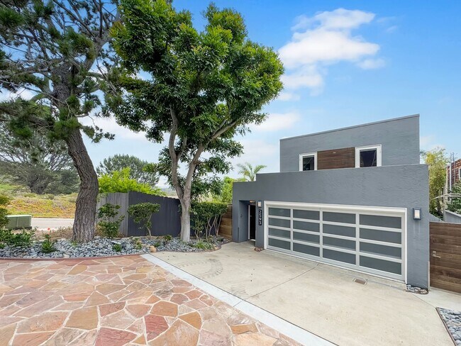 Primary Photo - Stunning 3B/3BA House in Del Mar!
