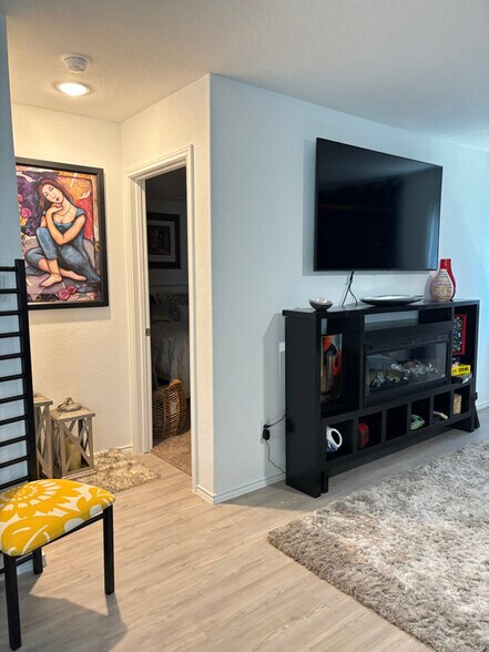 Building Photo - 9840 Butte Crk