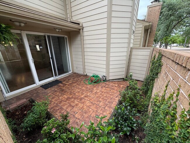 Building Photo - 1970 Augusta Dr