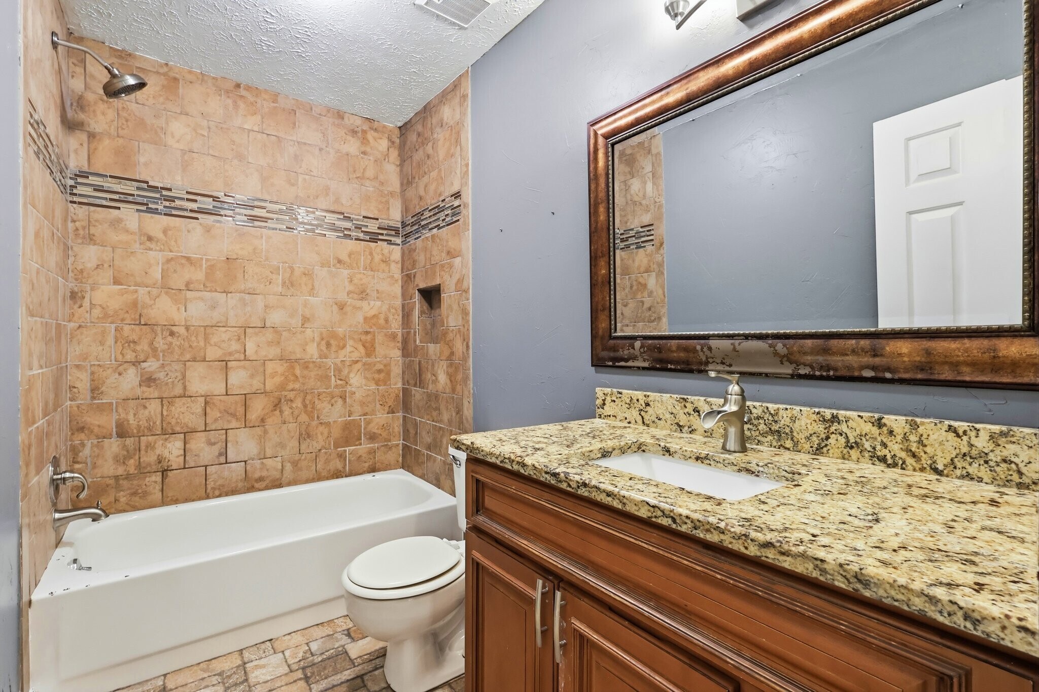Building Photo - 388 Huntington Ridge Dr