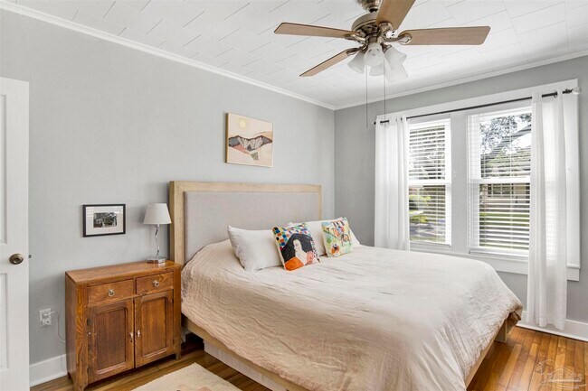 Building Photo - 1306 E Hernandez St