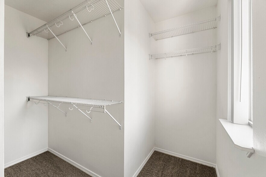 Building Photo - 674 N Hydra Pl