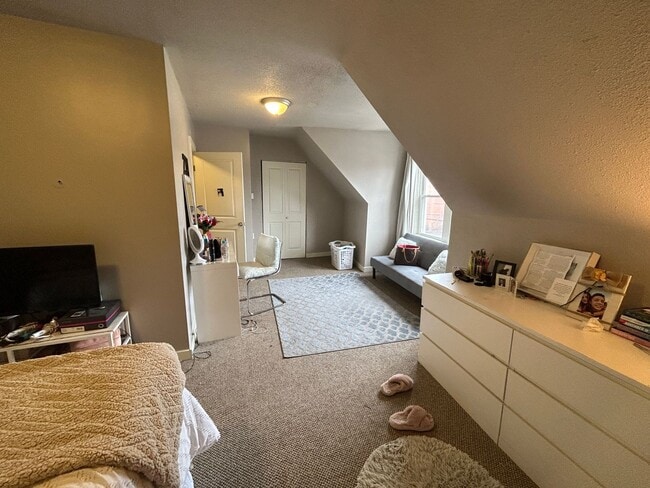 Building Photo - Whole house 4 bedroom