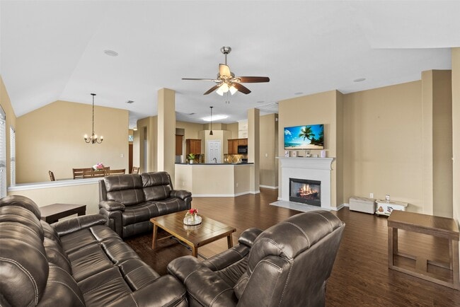 Building Photo - 511 Plantain Ln