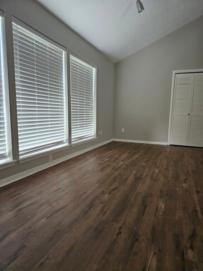 Building Photo - 619 Shenandoah Dr