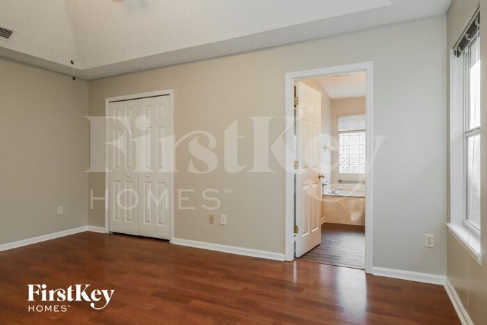 Building Photo - 489 MacKenzie Cir