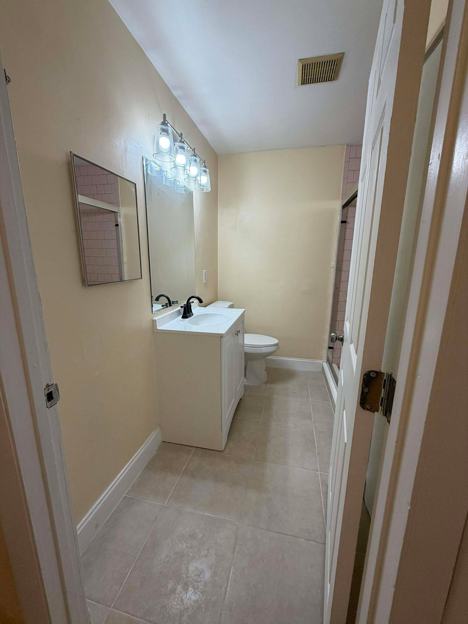 Building Photo - 501 W 1st St