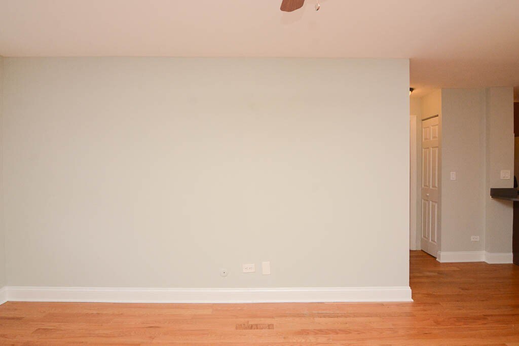 Building Photo - 448 W Barry Ave