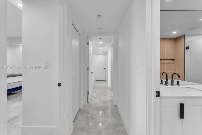 Building Photo - 19355 Turnberry Way