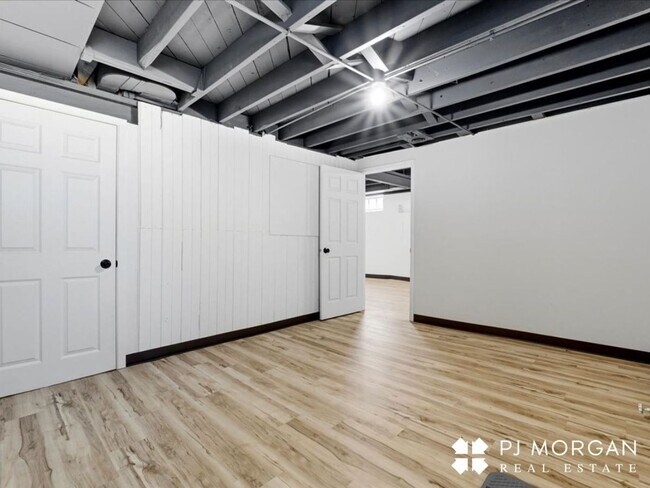 Building Photo - Stylish Updates + Spacious Yard + 2-Car Ga...