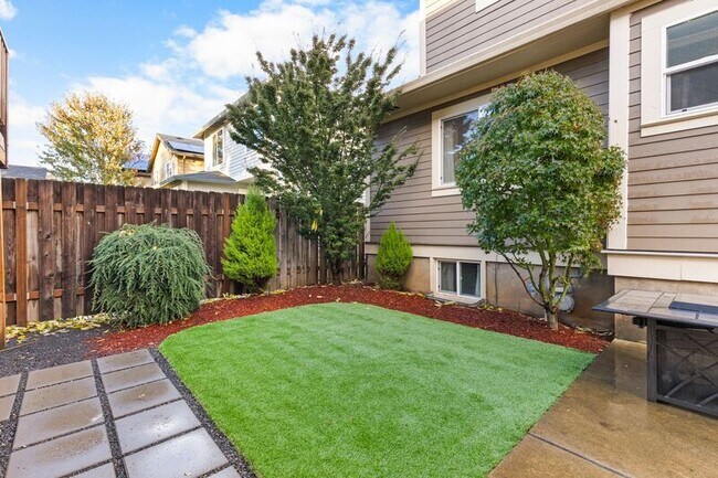 Building Photo - 3803 SE 65th Ave