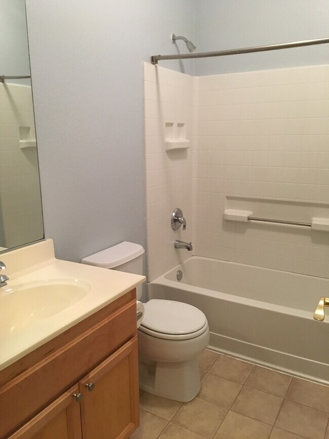 Building Photo - Updated Roseville Home