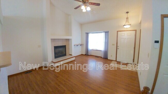 Building Photo - 5999 Pioneer Mesa Dr