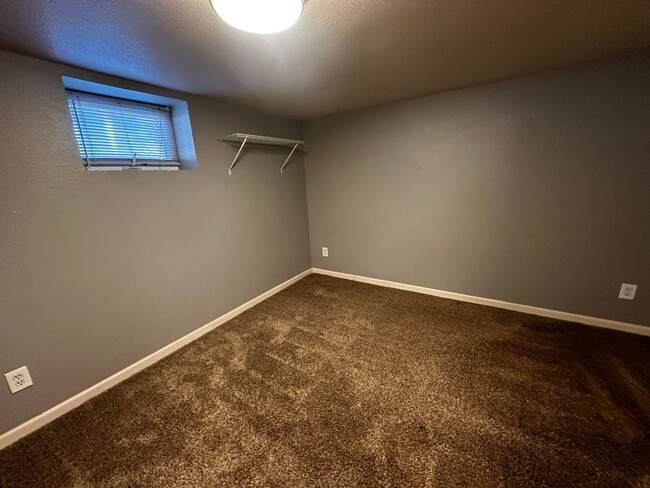 Building Photo - 5 Bed Newly Remodeled Home - PRE-LEASING F...