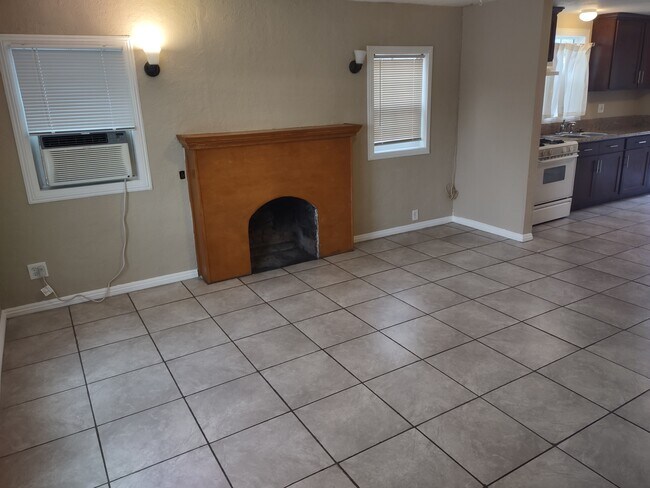 Building Photo - 2925 Wall Ave