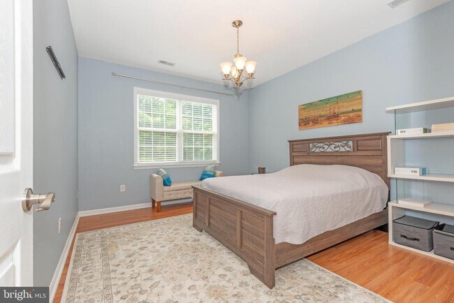 Building Photo - 18959 Gold Finch Cove