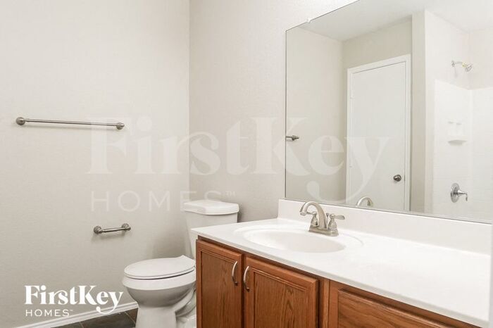 Building Photo - 112 Mill St