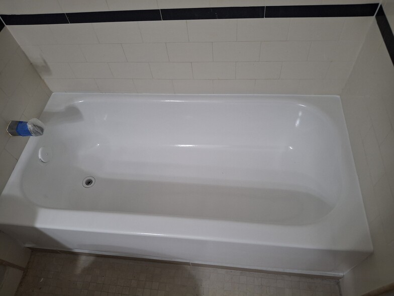 2nd bathroom - 10961 Peppermill Ln