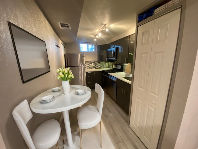 Kitchen / Dining - 742 Hazel Ct