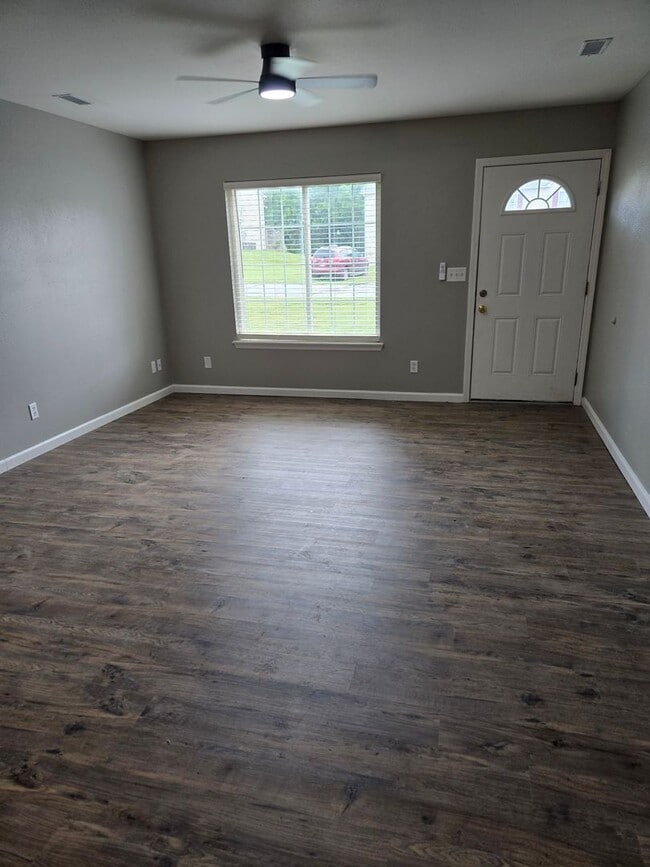 Building Photo - 3bd 1.5Ba Townhouse Farmington, MO