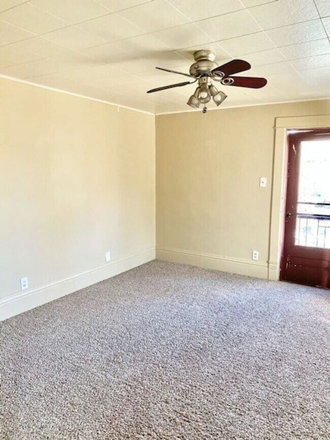 Building Photo - Nestled In A Great Neighborhood! Don't Miss this One Bedroom!
