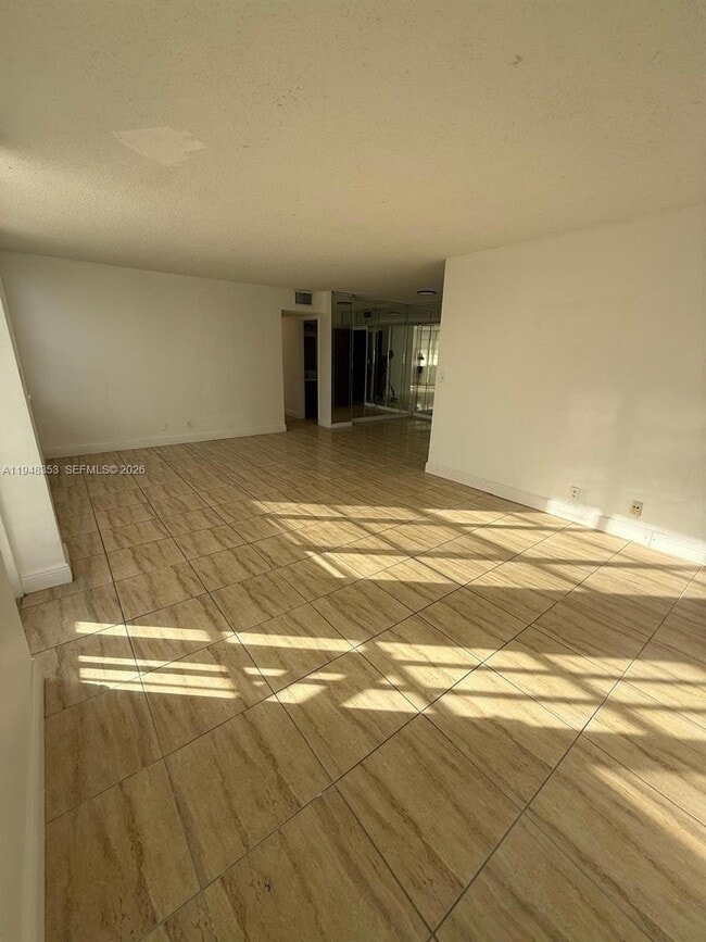 Building Photo - 2025 NE 164th St