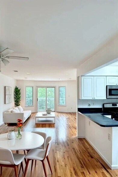 Primary Photo - 113 Palisade Ave