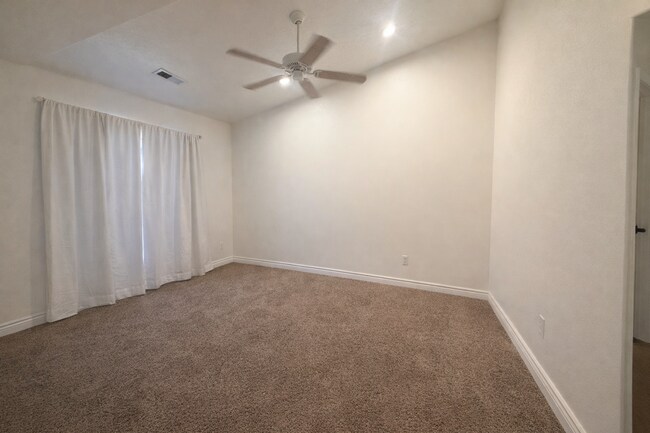 Building Photo - Charming 3-Bedroom Condo in Franklin Park – Prime Provo Location