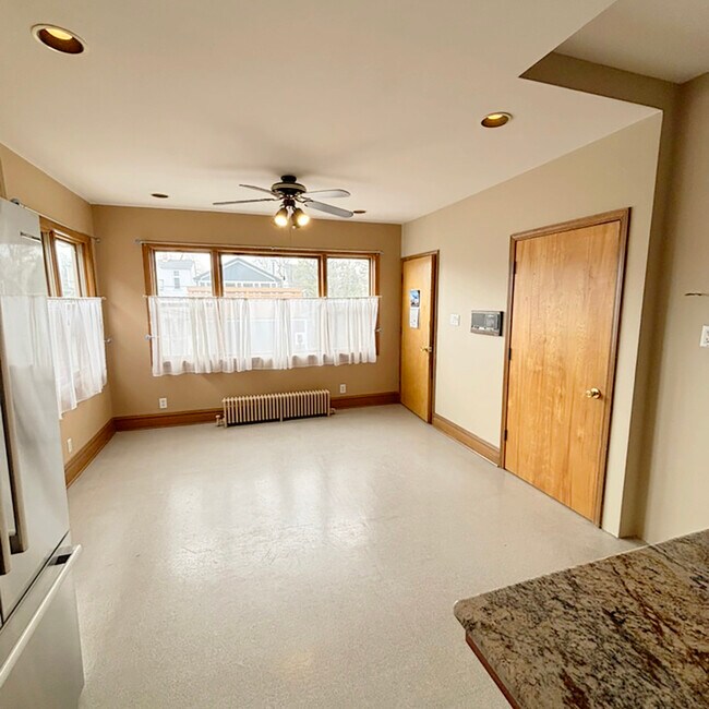 Building Photo - 2133 W Grace St