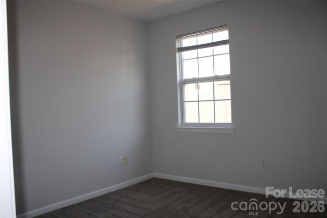 Building Photo - 1031 Central Park Cir