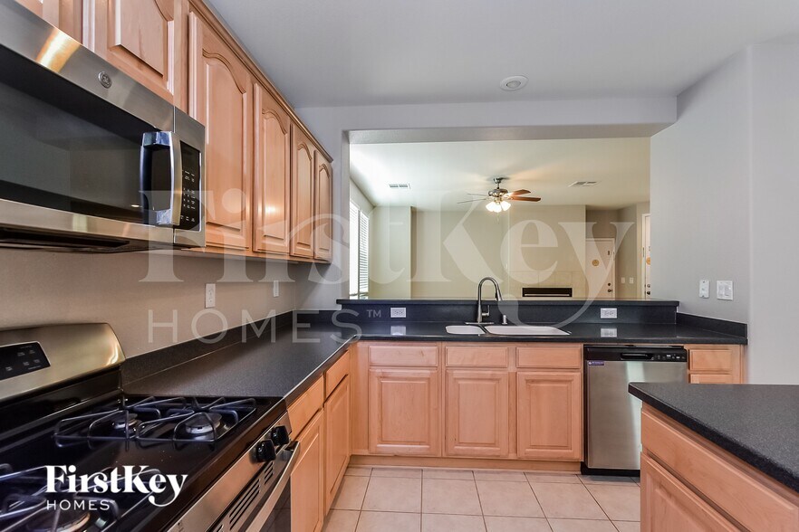 Building Photo - 452 Redruth Dr