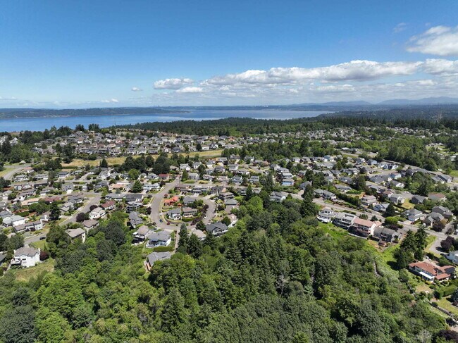 Building Photo - Sophisticated and Elegant home is located in Harbor Ridge at Browns Point. Spacious 4 bedroom, 4 ...