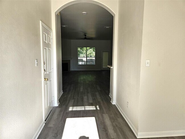 Building Photo - 202 N Pauley Dr