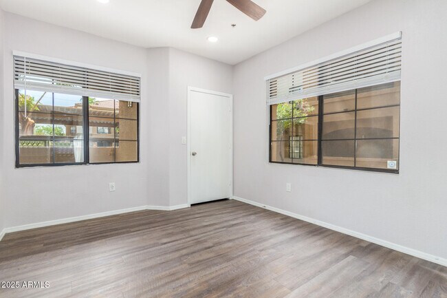 Building Photo - 5302 E Van Buren St