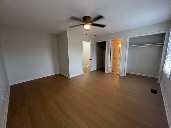 Building Photo - 3 Bedroom 2 Bathroom. Single Level Home.