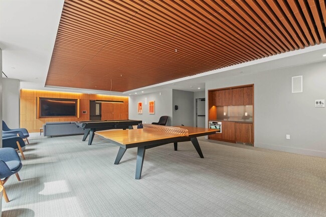 Building Photo - 75 Park Ln S