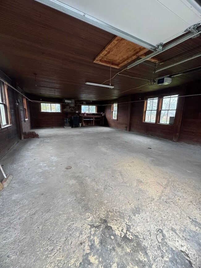 Building Photo - 9612 Bowman St