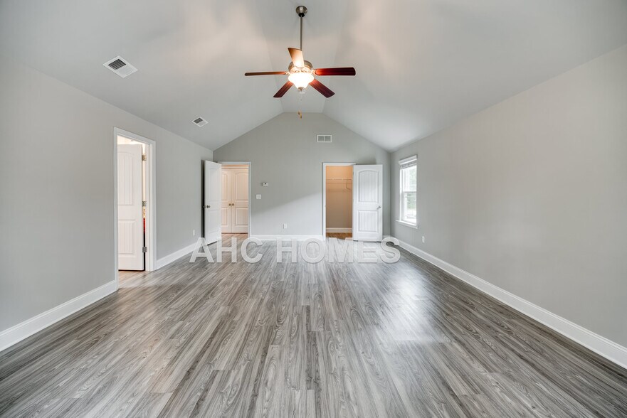 Building Photo - 2297 Shady Dr