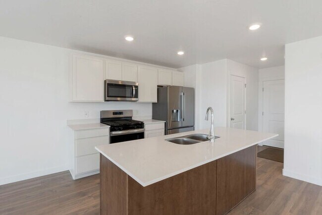 Building Photo - BRAND NEW LUXURY ROW END TOWNHOUSE W 2 CAR GARAGE