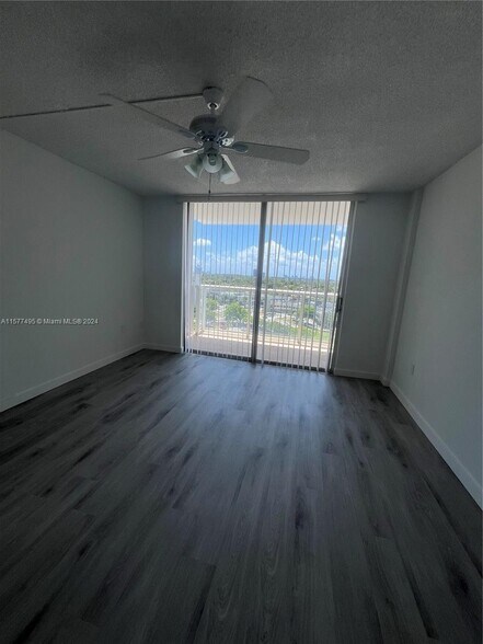 Building Photo - 1351 NE Miami Gardens Dr