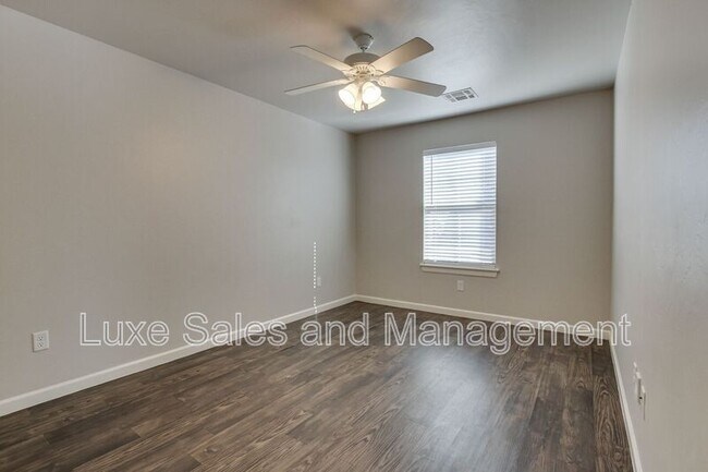 Building Photo - 407 Vail Cir