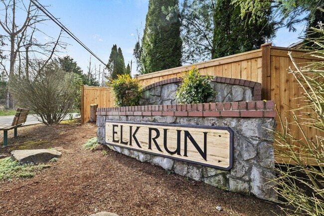 Building Photo - Immaculate 3 bed with lg fenced yard