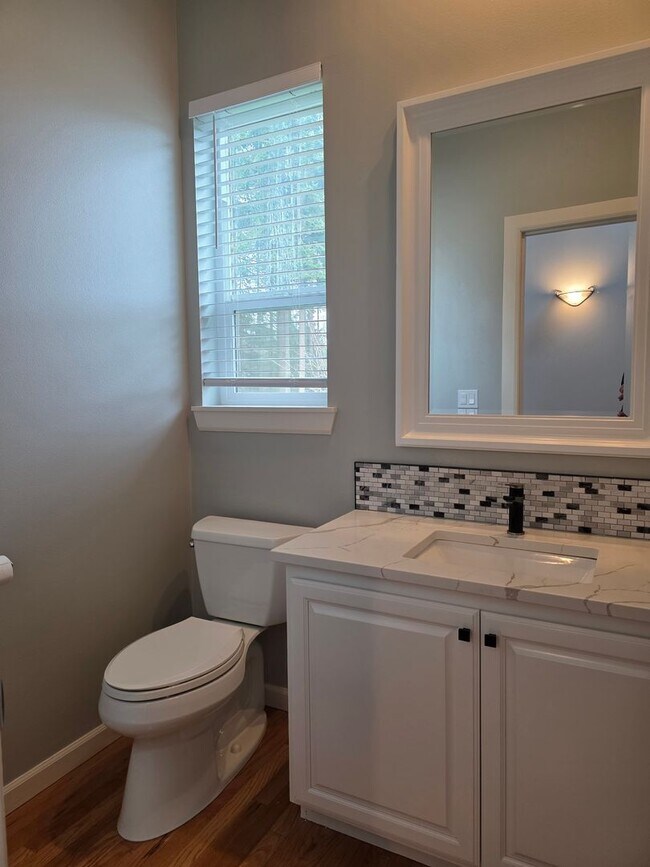 Building Photo - 4 Bedroom Home in Parkland Green!