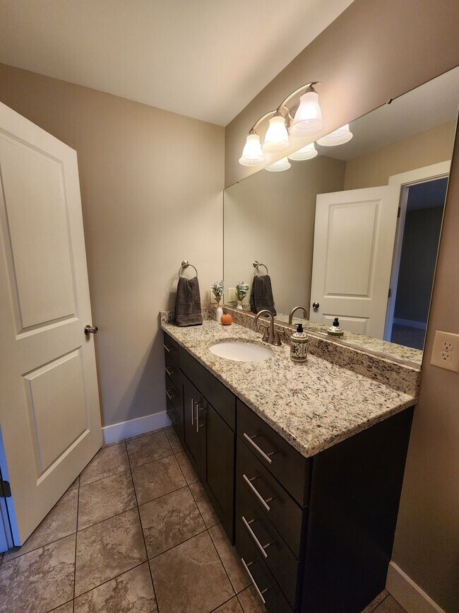 Building Photo - Arden Rental!