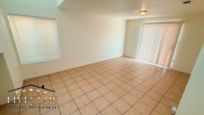 Building Photo - House for Rent in SouthWest Bakersfield